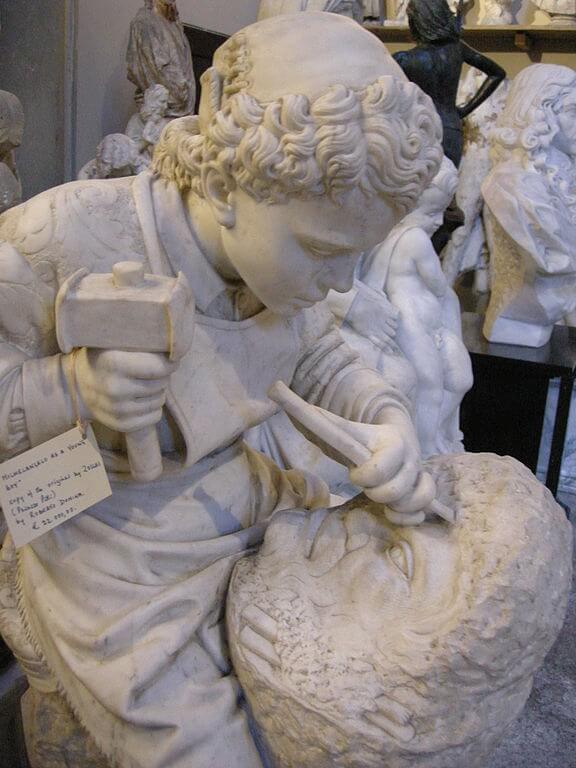 Cesare Zocchi. Michelangelo esculpiendo la cabeza de un fauno