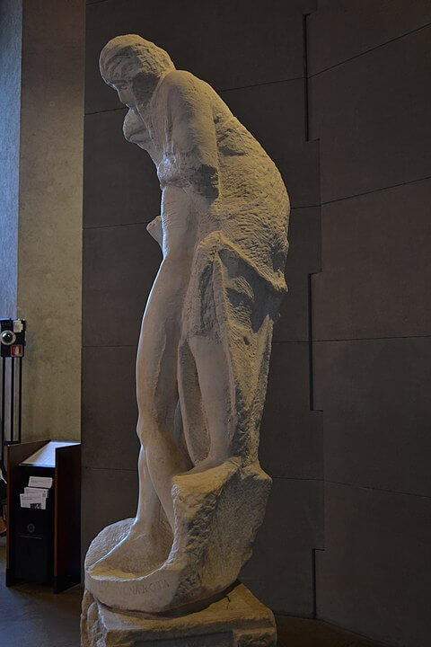 Pietà Rondanini de Miguel Ángel, lateral